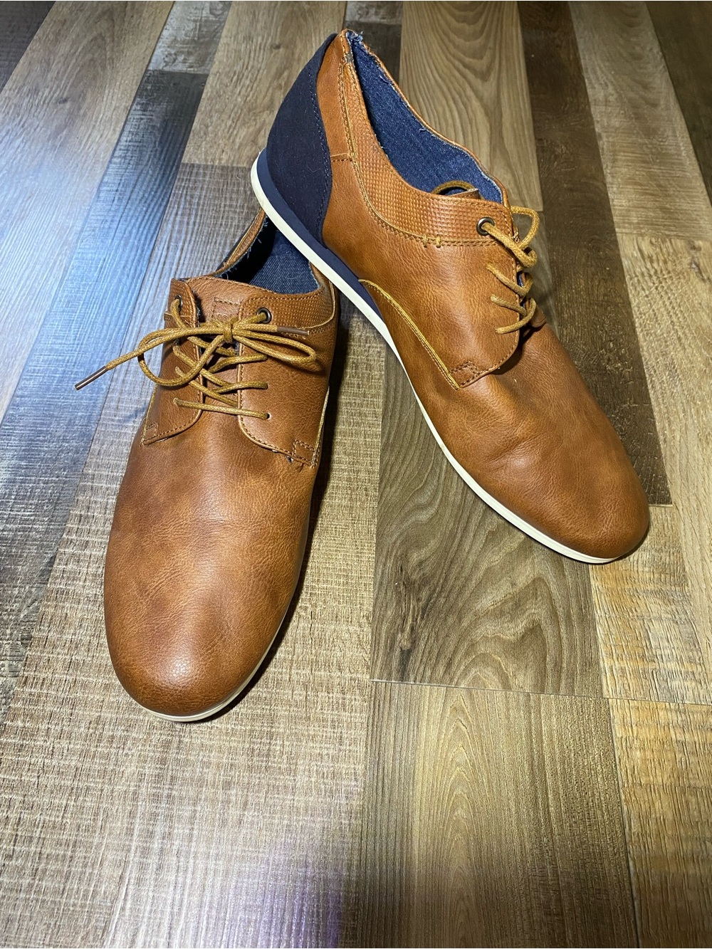 Men's Lace-Up Derby Shoes in Chestnut Brown with Navy Heel